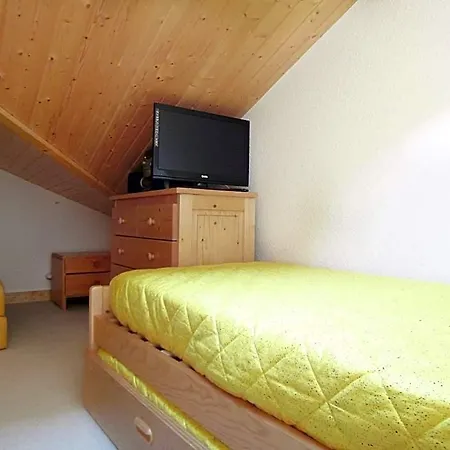 Hotel Spacious Aparment Situated In With Balcony