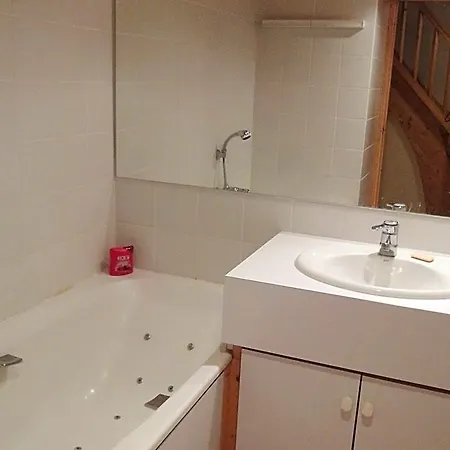 Spacious Aparment Situated In With Balcony Méribel