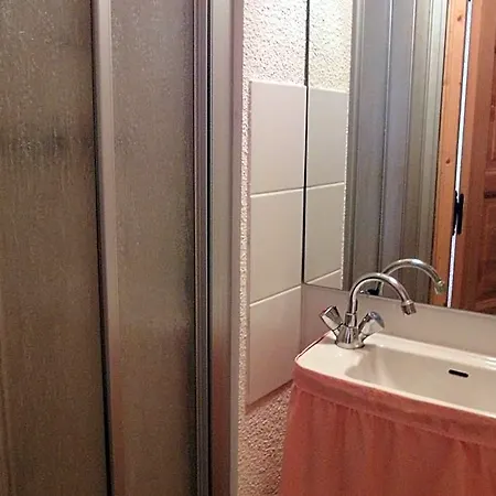 Hotel Spacious Aparment Situated In With Balcony