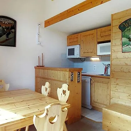 Hotel Spacious Aparment Situated In With Balcony 2*